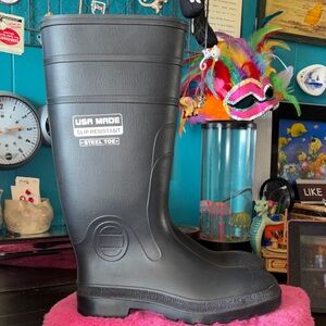 NWOT Steel Toe Made in USA Slip Resistant Knee high waterproof rubber boots size